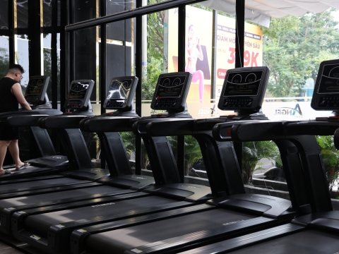 Khu cử tạ và cardio