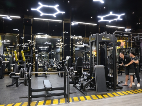 Khu cử tạ và cardio